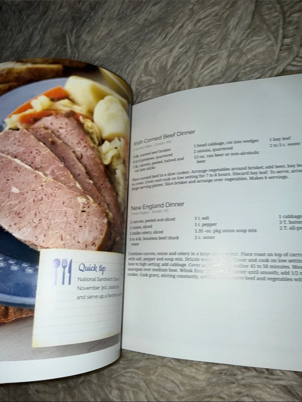 Gooseberry Patch Slow Cooker to the Rescue Cookbook - Teal Accent